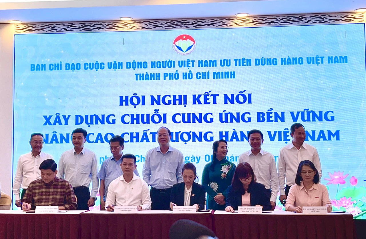 Bach Hoa Xanh signed a cooperation agreement to build a sustainable supply chain and enhance the quality of Vietnamese goods