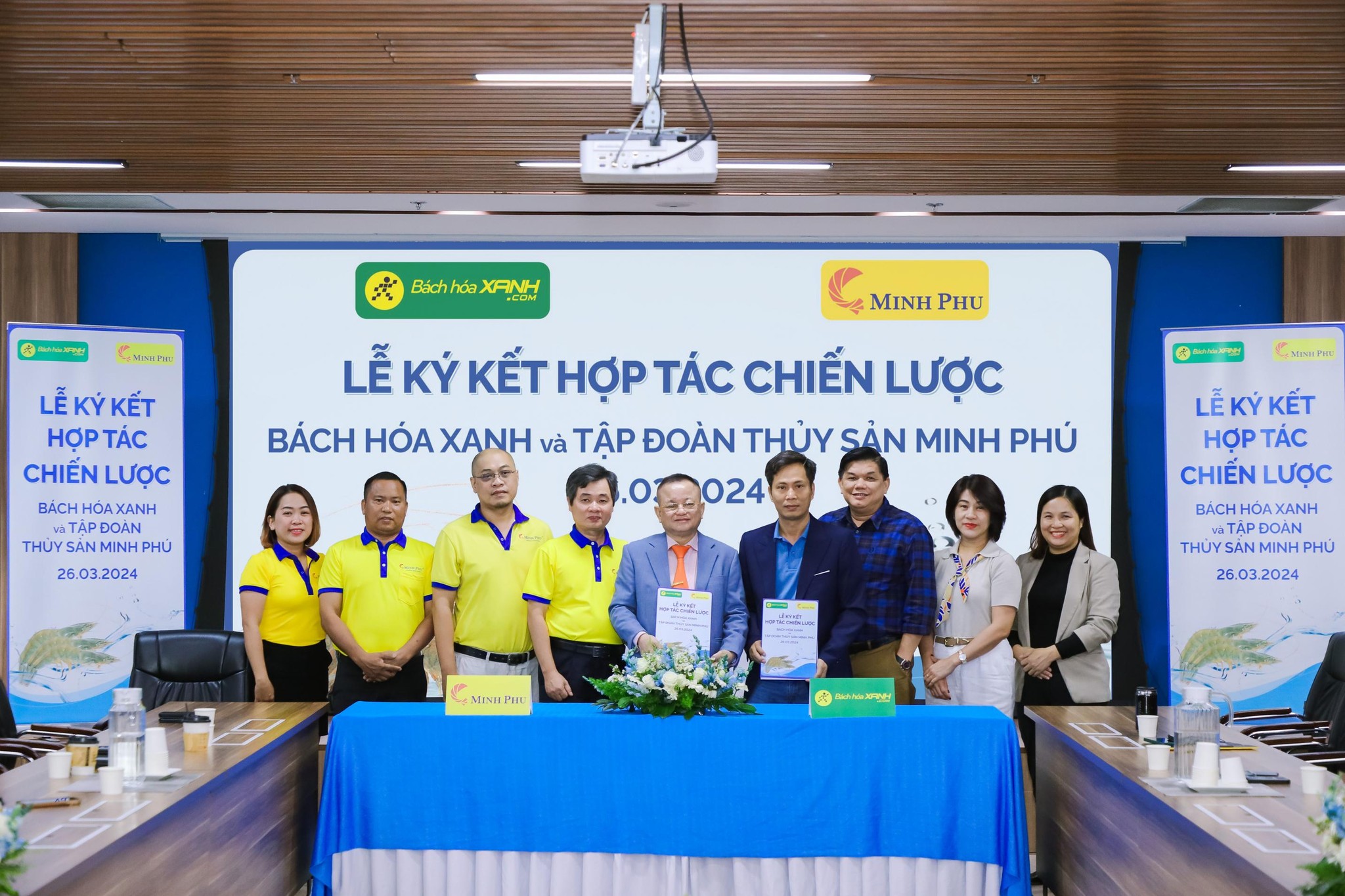 Bach Hoa Xanh signs a strategic partnership with Minh Phu Seafood Corp to distribute export-standard shrimp at all Bach Hoa Xanh stores