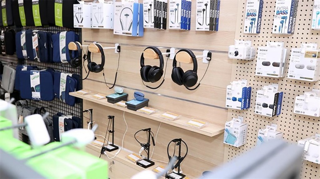 An overview of the Grand opening of Mobile World's first Accessory Center 